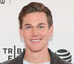 landscape-1461235201-showbiz-taylor-john-smith