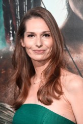 Geneva+Robertson+Dworet+Premiere+Warner+Bros+ZWauxA-v7Pcl